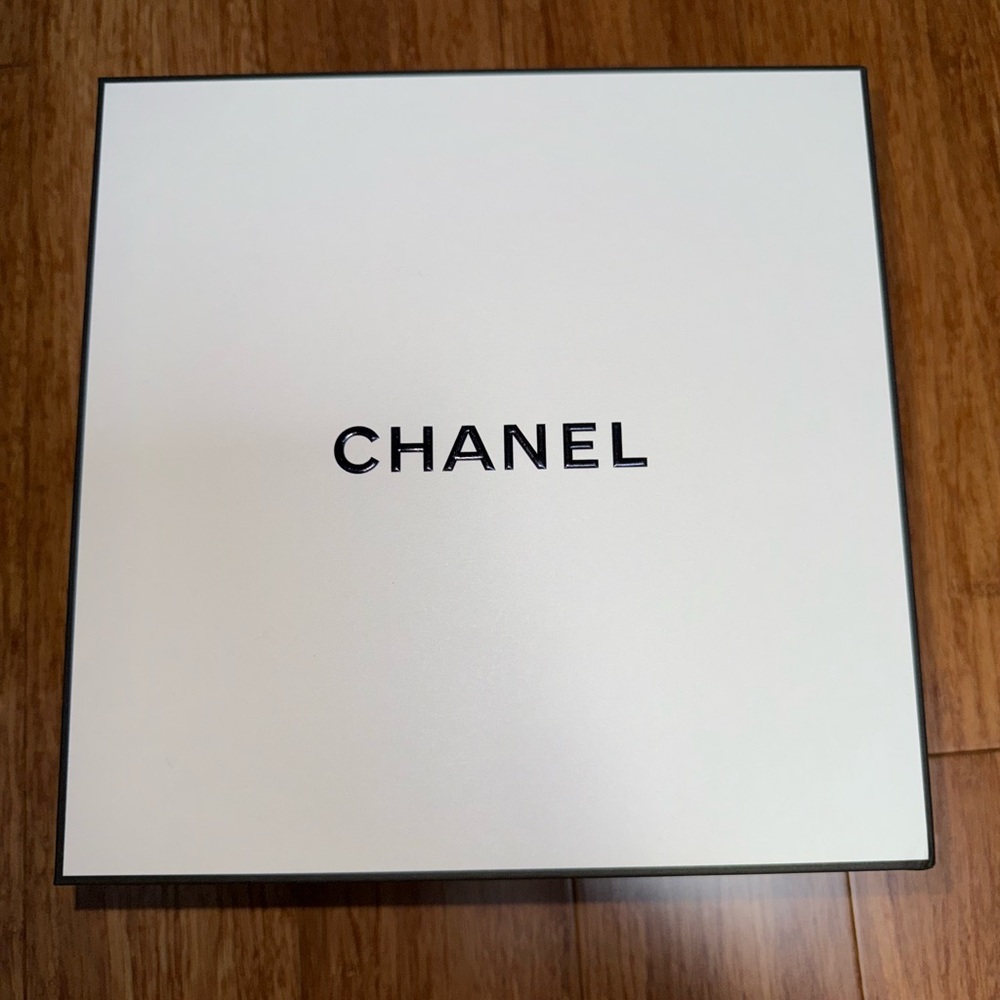 CHANEL Classic White Box with blank card